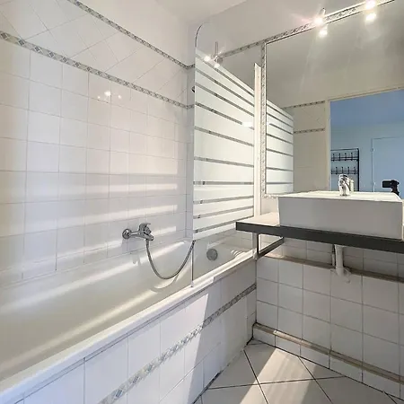 - 5mn Palais Apartment