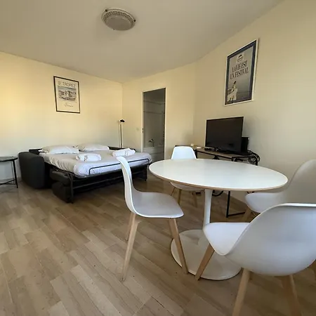 - 5mn Palais Apartment